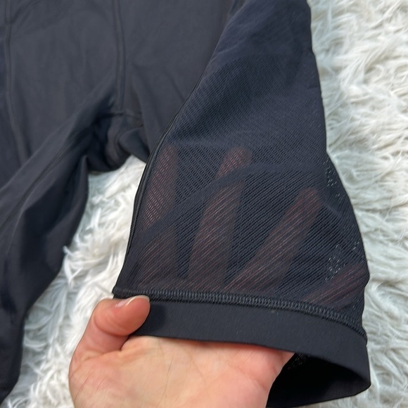Lululemon Sheer Will High-Rise Short 10" *Pulse Black - Picture 3 of 8